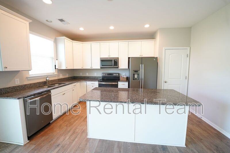 215 Shelton St - Photo 7 of 39