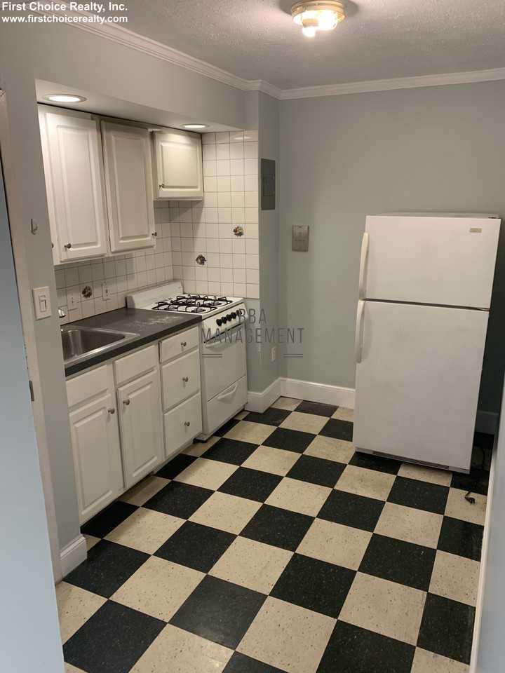 98 Strathmore Rd #3B
