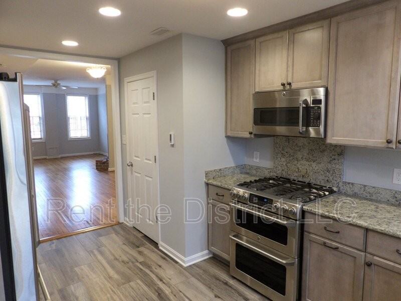 231 14th St Ne - Photo 3 of 21