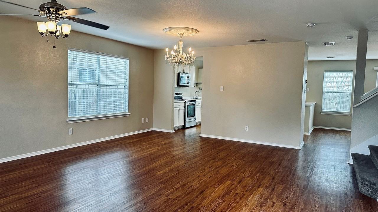 8851 Kestrel Oak - Photo 2 of 31