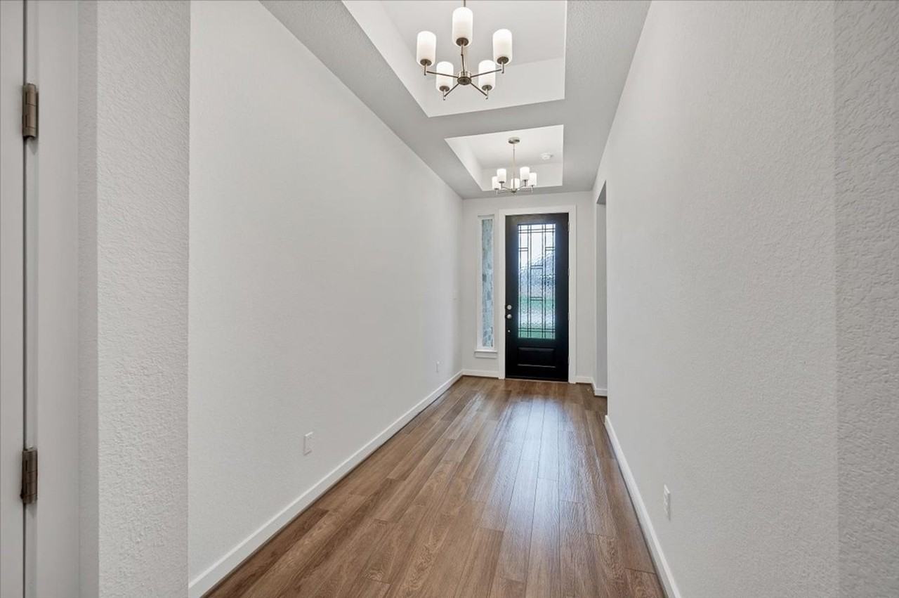 135 Independence Dr - Photo 5 of 36