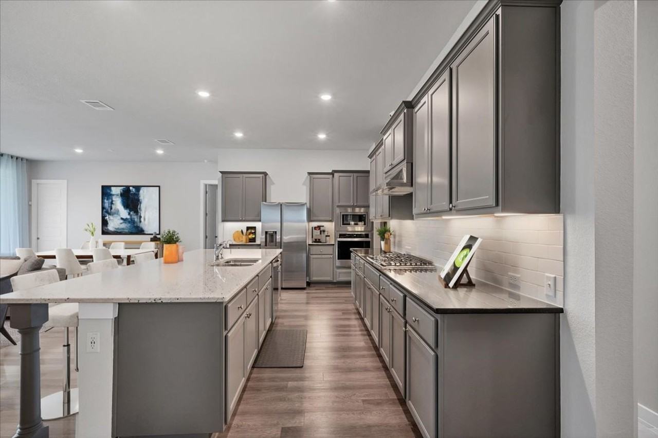 135 Independence Dr - Photo 7 of 36