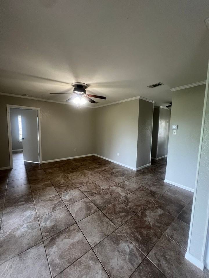 213 Cindy Ann St - Photo 2 of 10