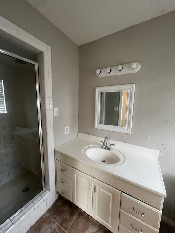 213 Cindy Ann St - Photo 6 of 10