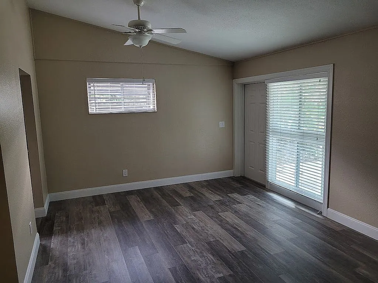 1628 Pine St - Photo 4 of 23