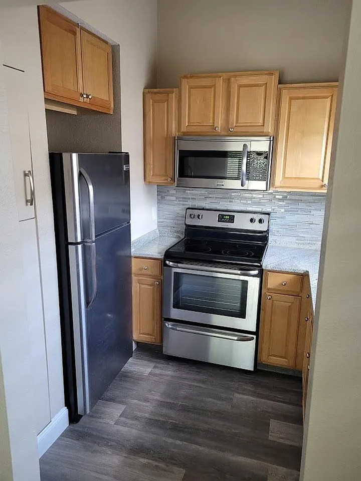 1628 Pine St - Photo 7 of 23