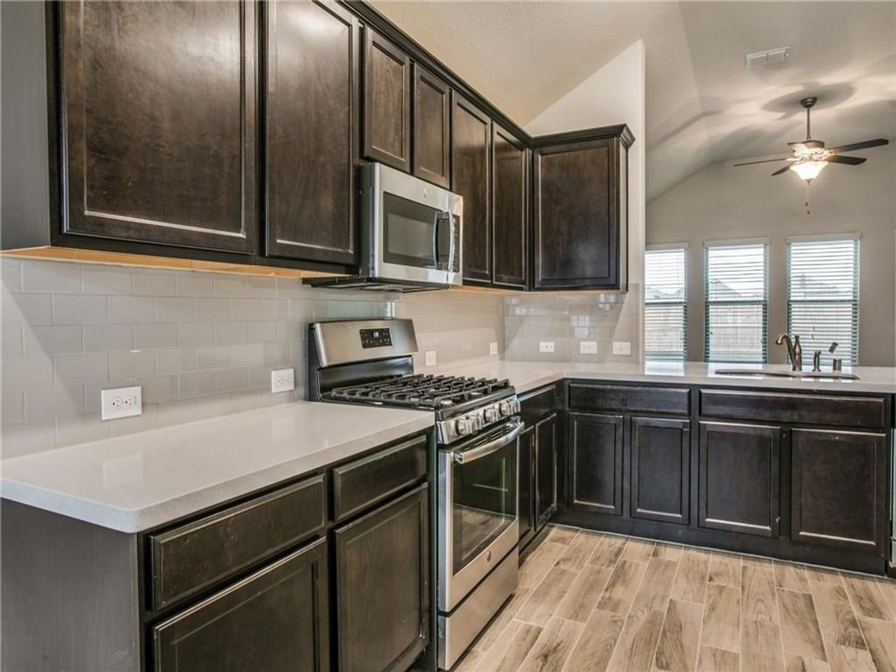 8944 Devonshire Dr - Photo 2 of 14