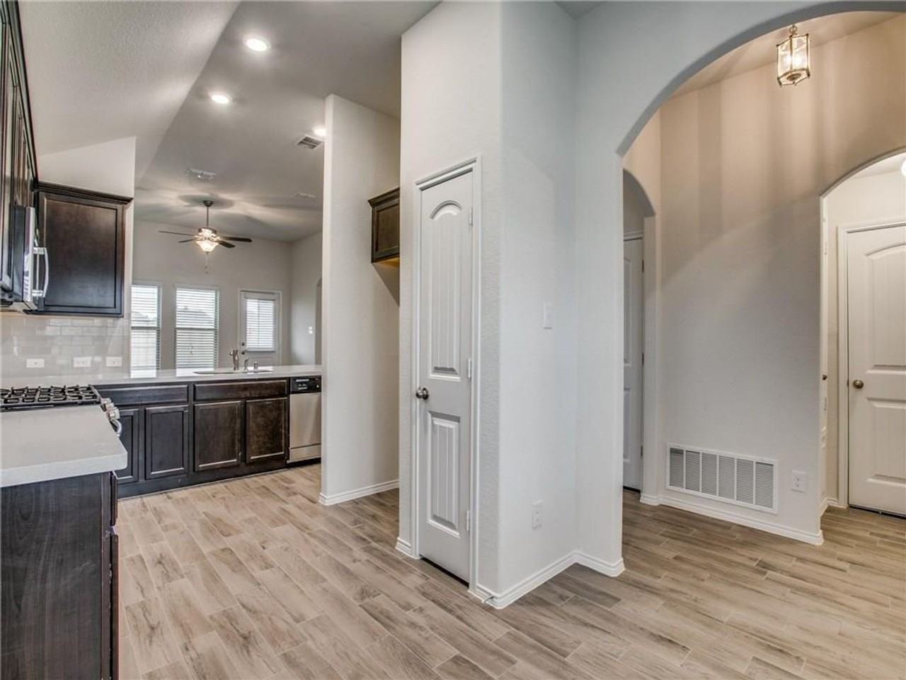 8944 Devonshire Dr - Photo 3 of 14