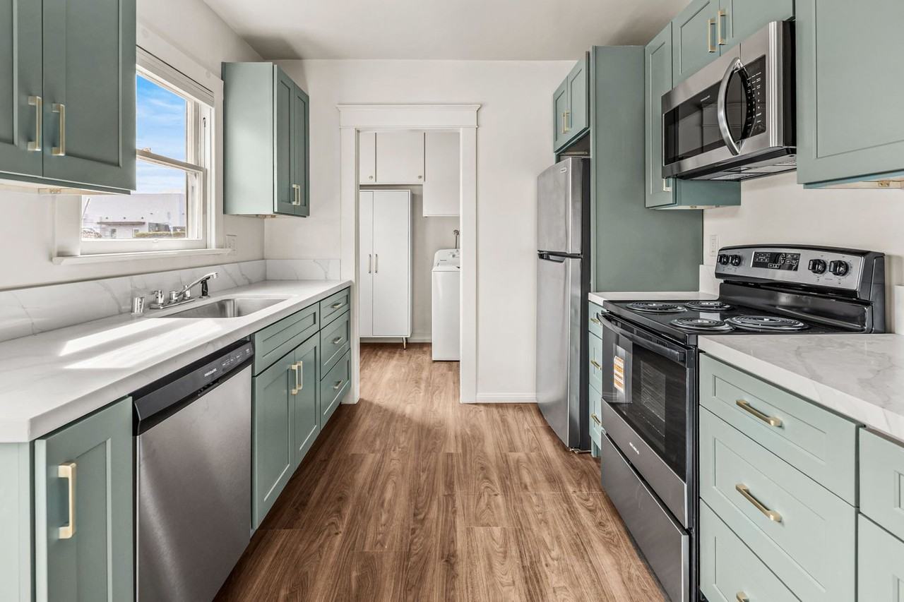 915 Civic Center Dr - Photo 3 of 26