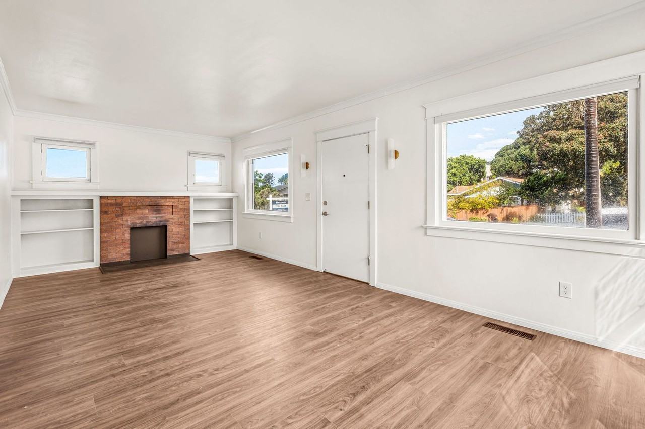 915 Civic Center Dr - Photo 7 of 26