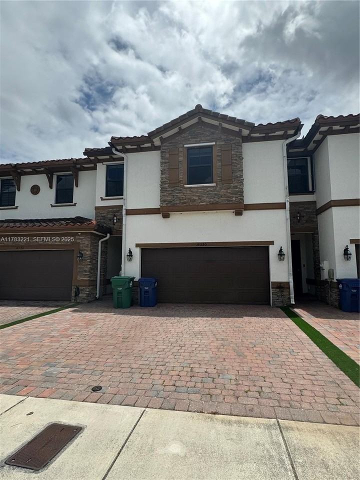 16550 Southwest 42nd Terrace #16550 - Photo 2 of 49