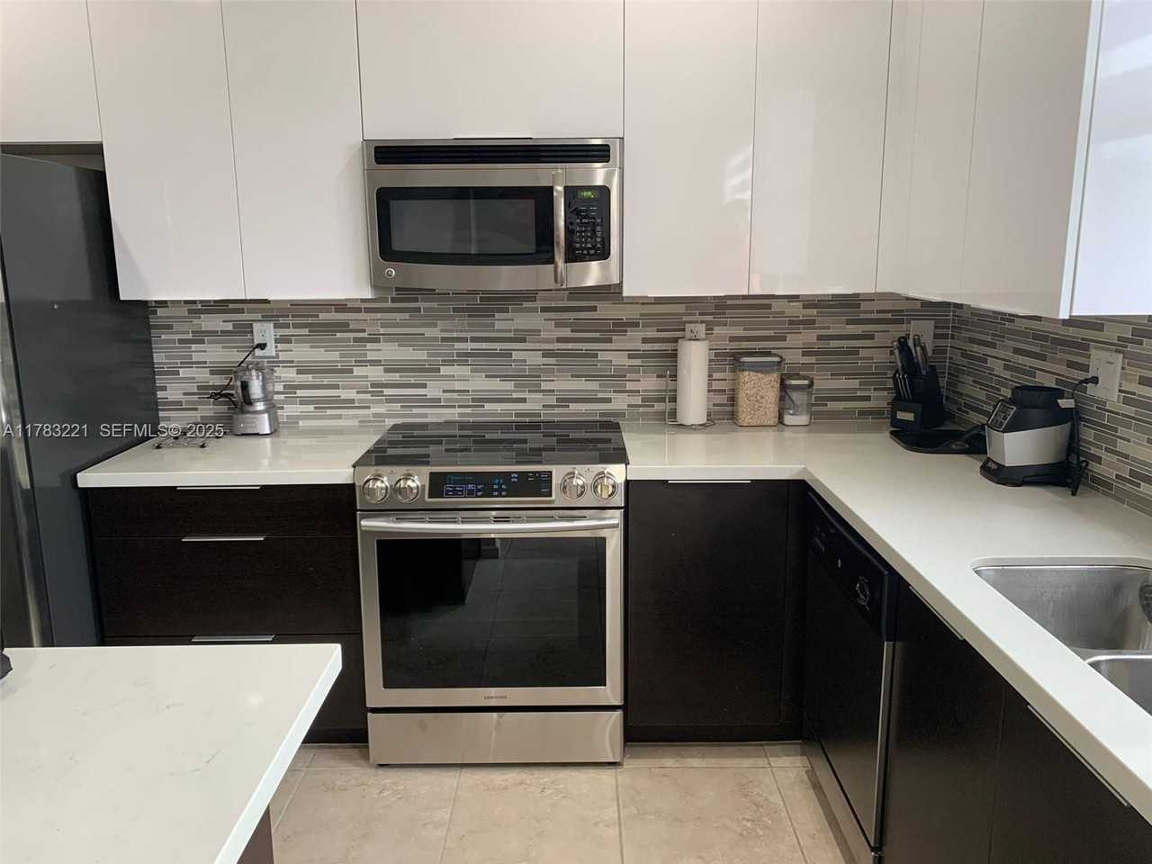 16550 Southwest 42nd Terrace #16550 - Photo 4 of 49