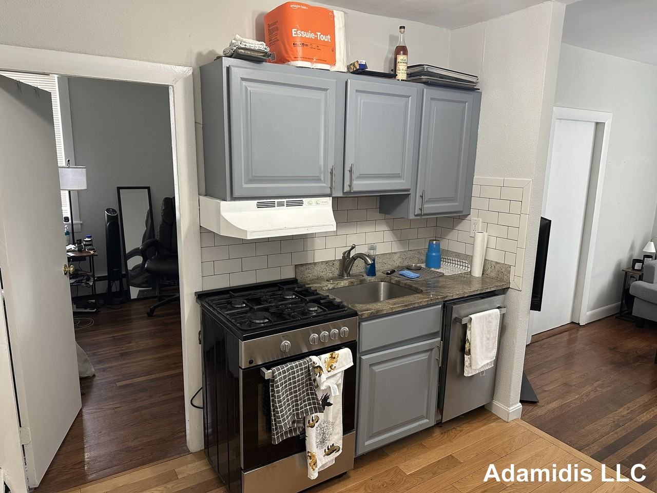 722 E 6th St #1R - Photo 4 of 15