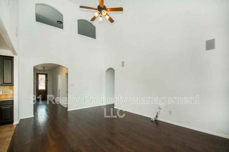 917 Swan Ridge Dr - Photo 2 of 28