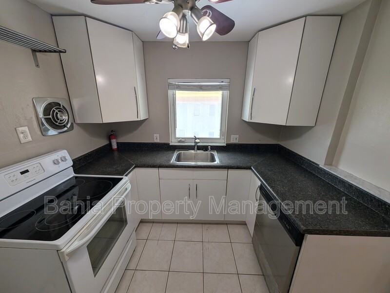 520 11th Ave N #4 - Photo 5 of 10