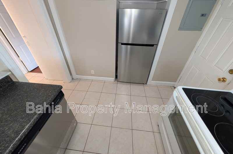 520 11th Ave N #4 - Photo 6 of 10