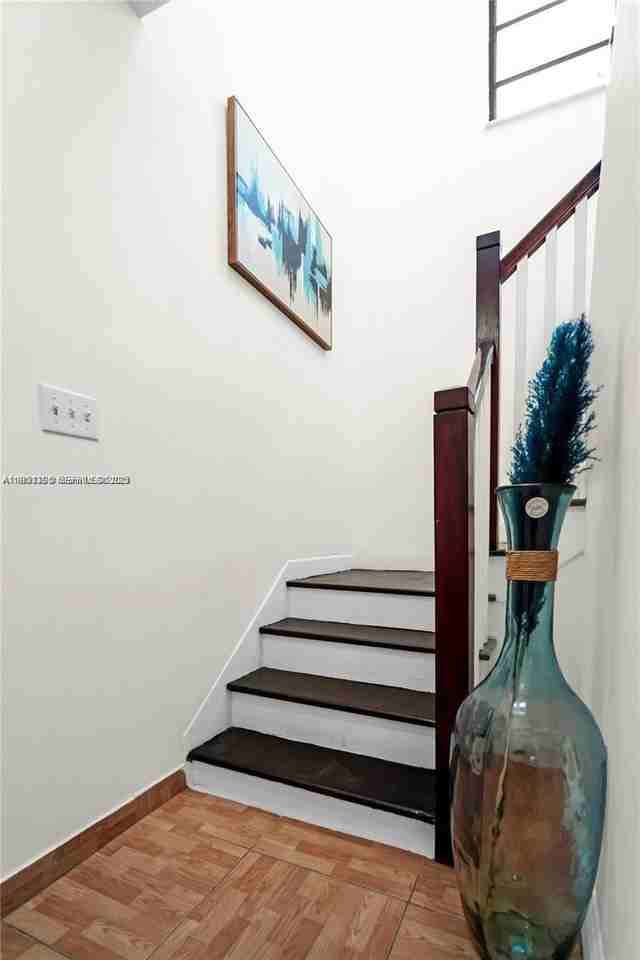 927 Southwest 15th Avenue - Photo 4 of 26