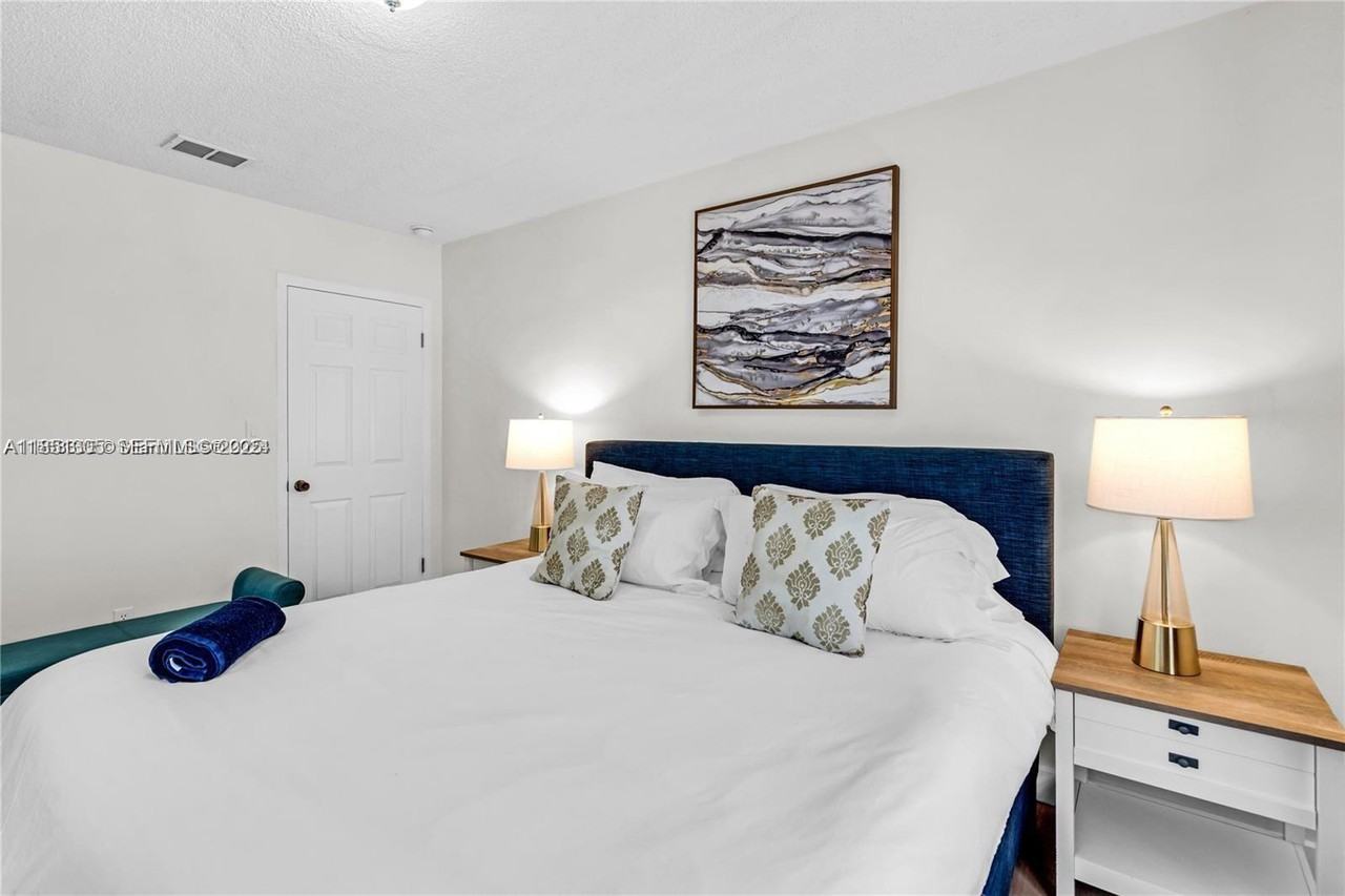 927 Southwest 15th Avenue - Photo 7 of 26