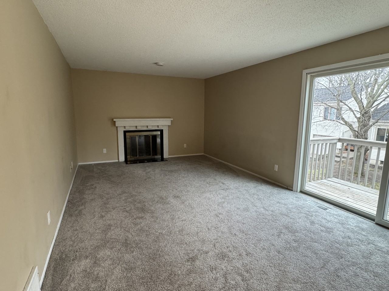 361 Elan Ct - Photo 2 of 10
