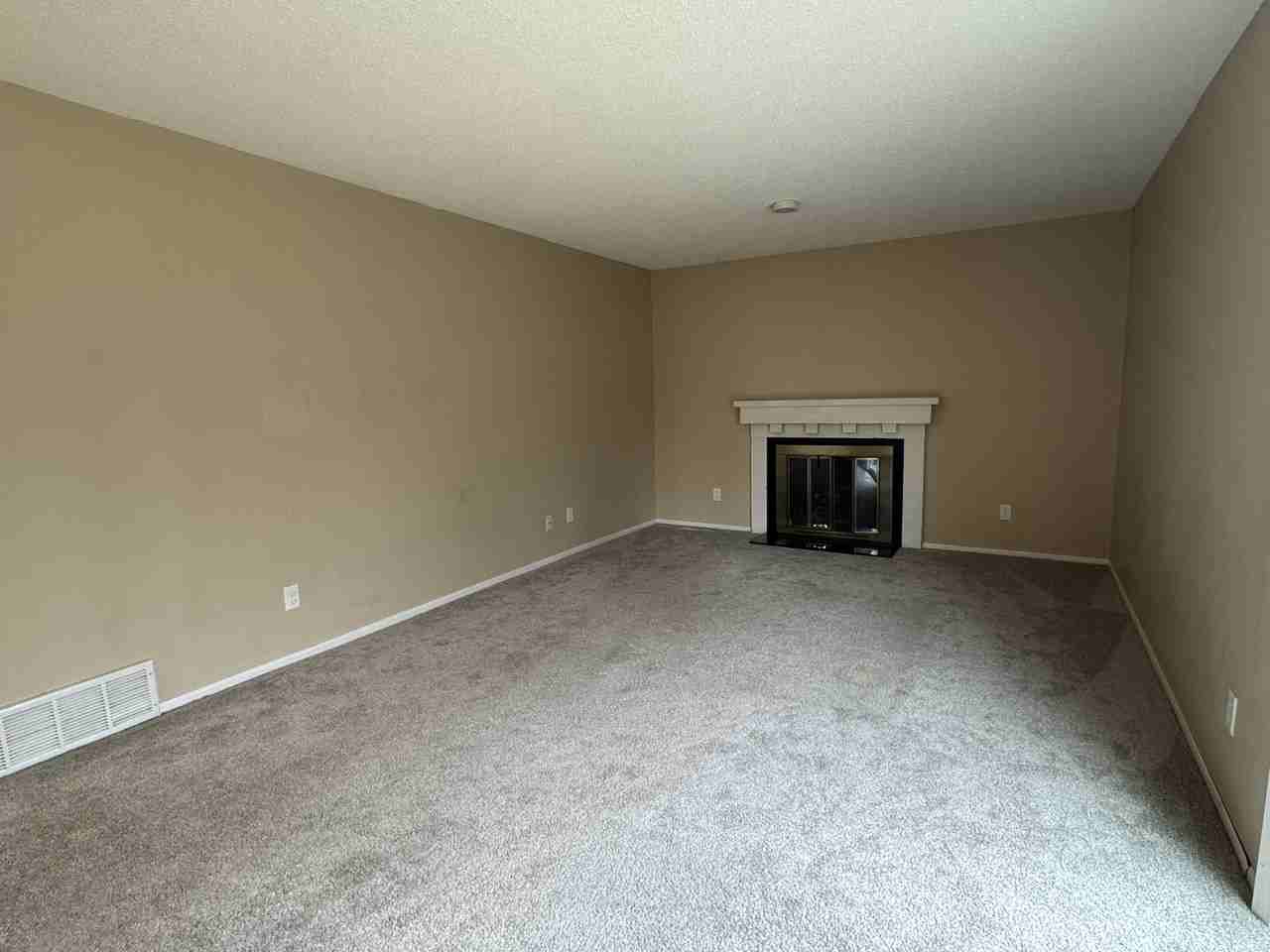 361 Elan Ct - Photo 3 of 10