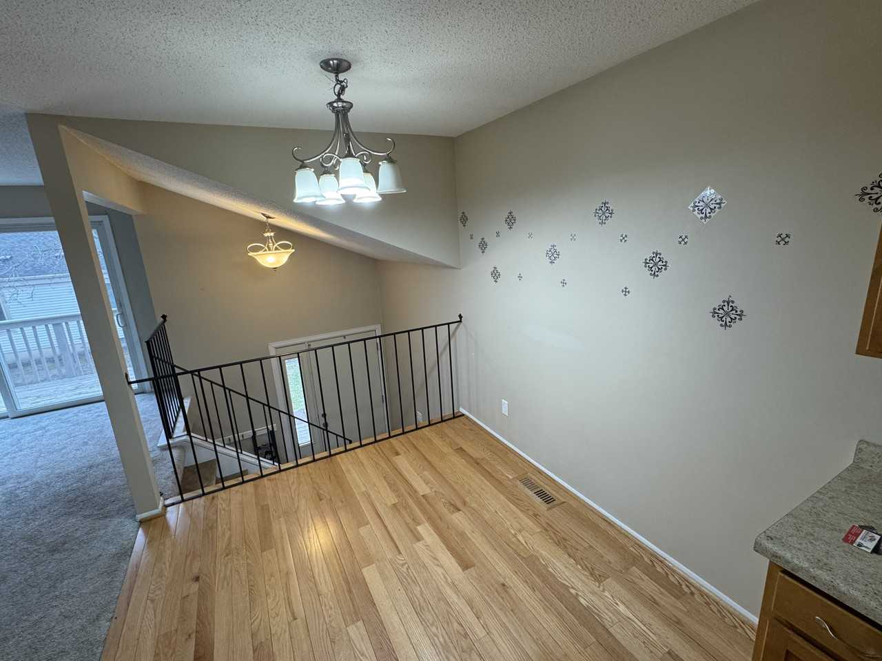 361 Elan Ct - Photo 4 of 10