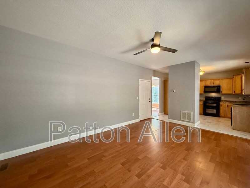 52 Winterwind Dr - Photo 4 of 29