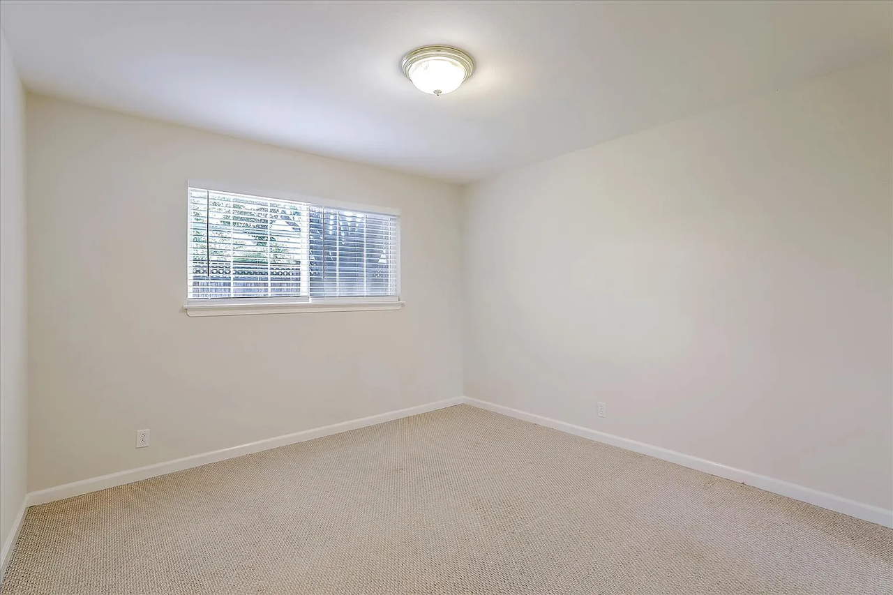 833 Maryann Dr #2 - Photo 5 of 11