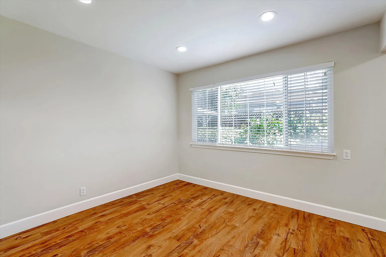 833 Maryann Dr #2 - Photo 6 of 11
