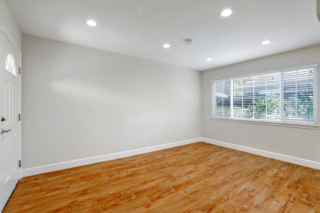 833 Maryann Dr #2 - Photo 7 of 11