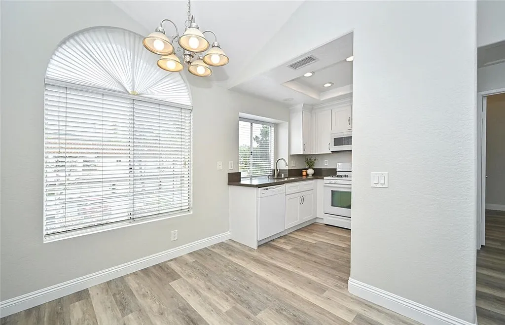 6 Sandpiper Ln - Photo 2 of 20