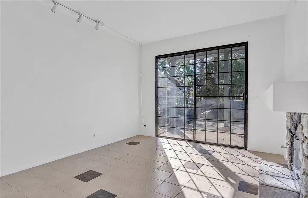 8122 Seawater Dr #102 - Photo 5 of 14