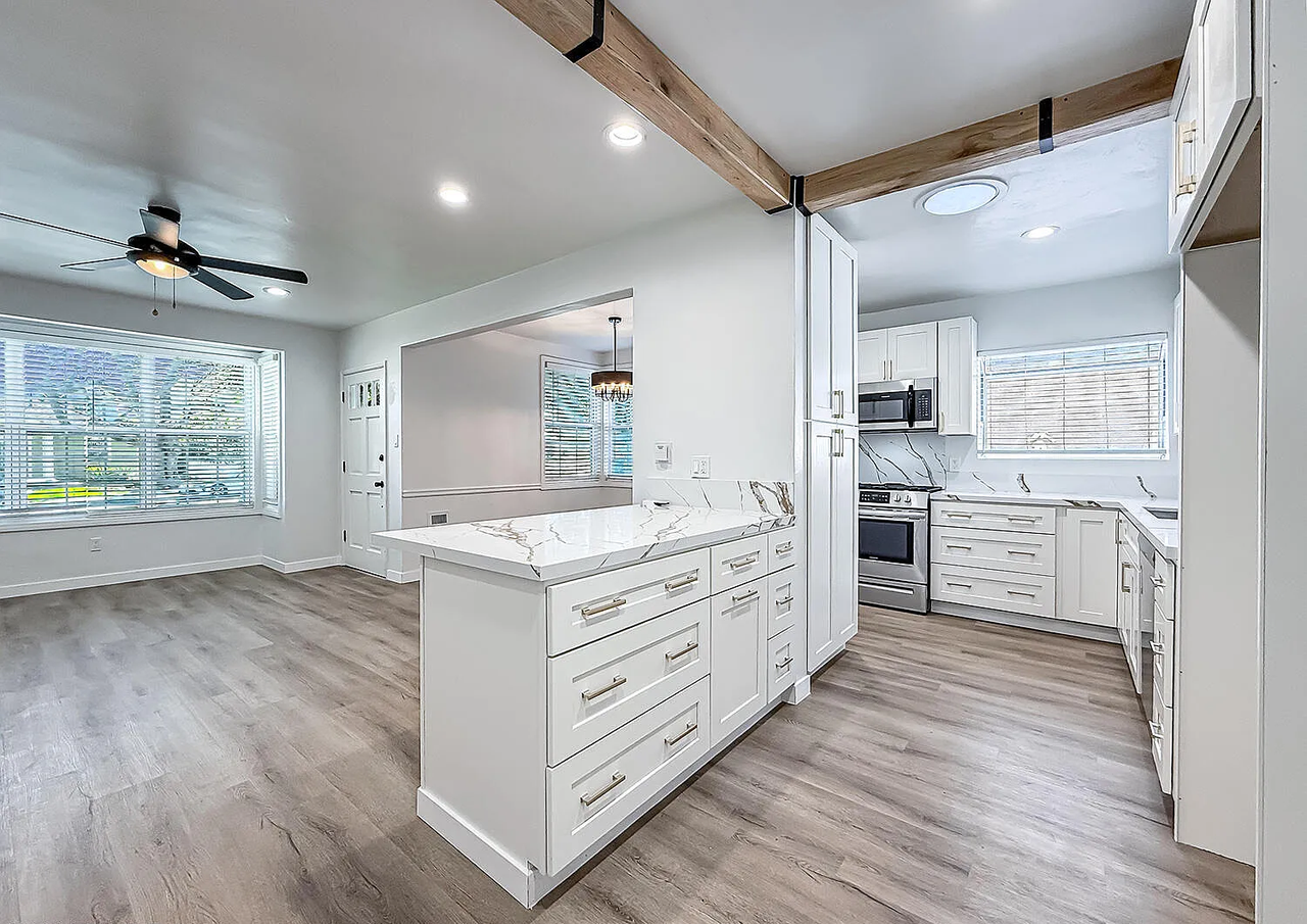 2431 Gramercy Ave - Photo 7 of 17