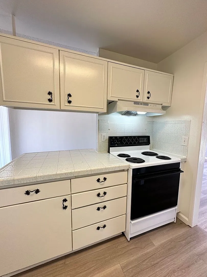 20102 Port Cir - Photo 3 of 14