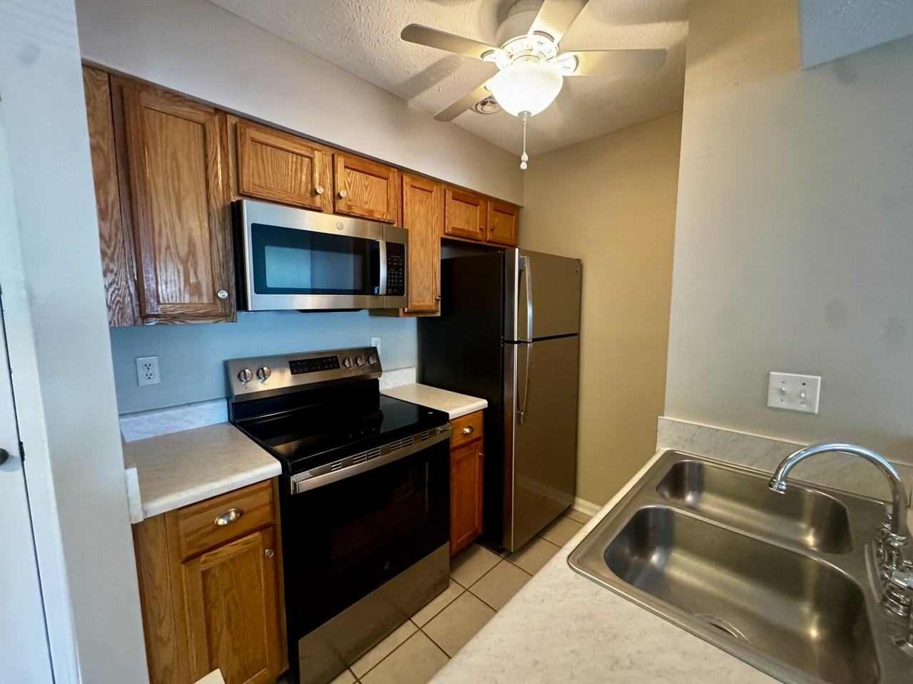 4709 Cobblestone Dr #4 - Photo 4 of 17