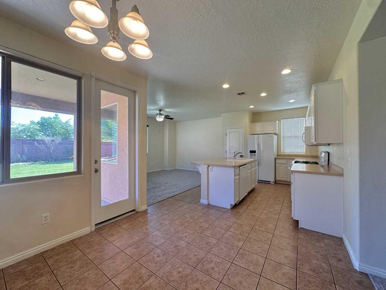 2106 N Red Canyon Cir - Photo 4 of 12