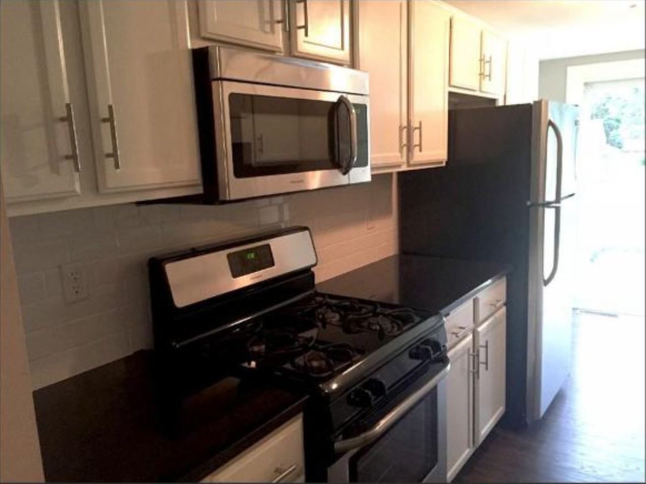 326 7th Ave W - Photo 2 of 4