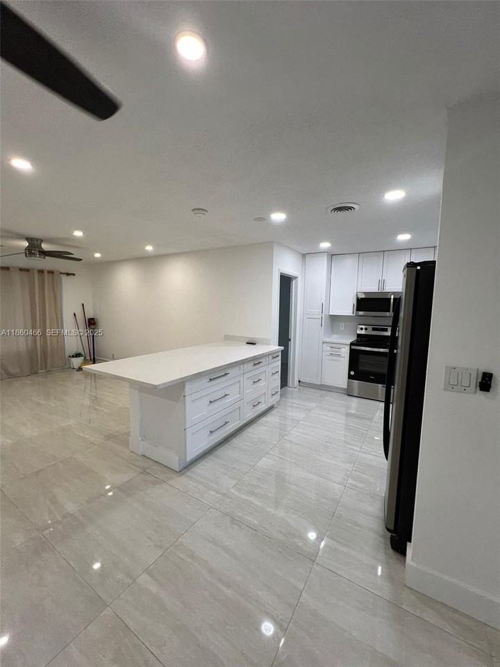 2015 North 32nd Avenue - Photo 3 of 9