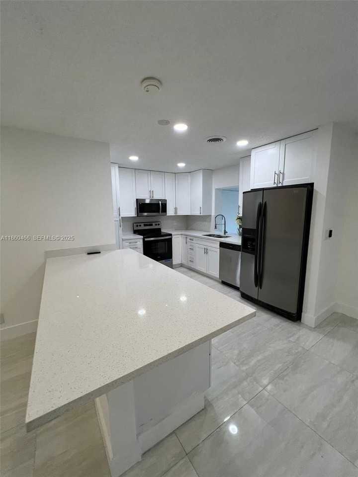 2015 North 32nd Avenue - Photo 5 of 9