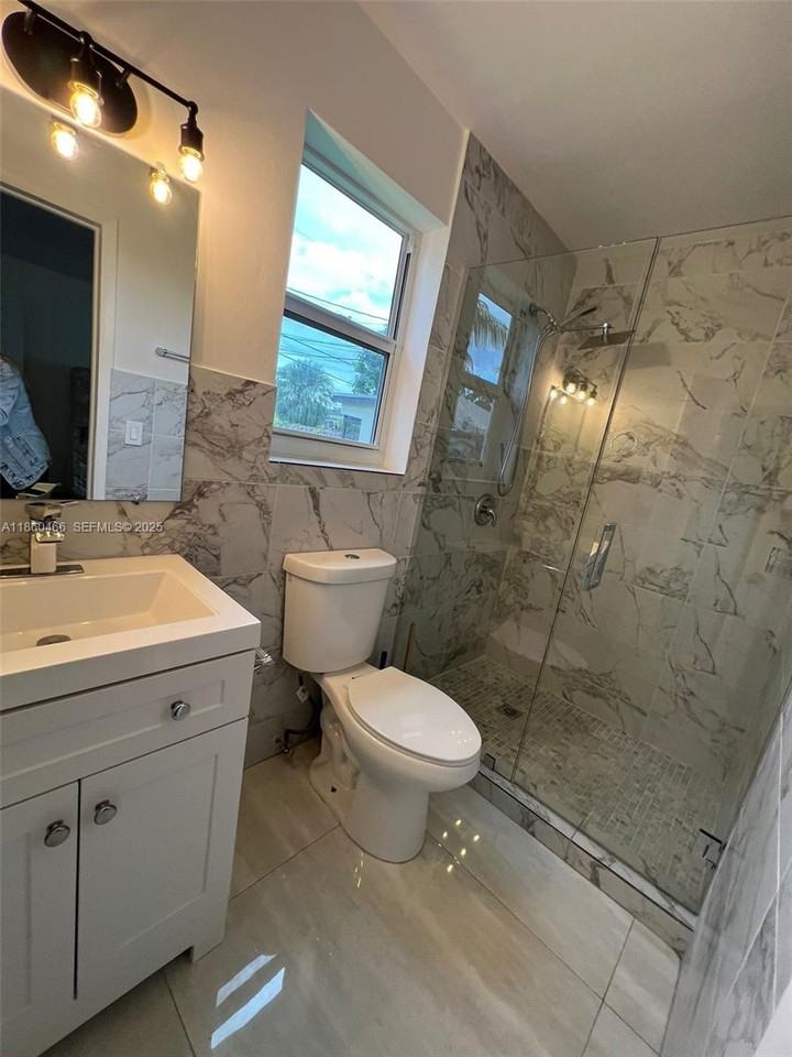 2015 North 32nd Avenue - Photo 6 of 9