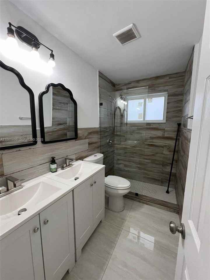 2015 North 32nd Avenue - Photo 7 of 9