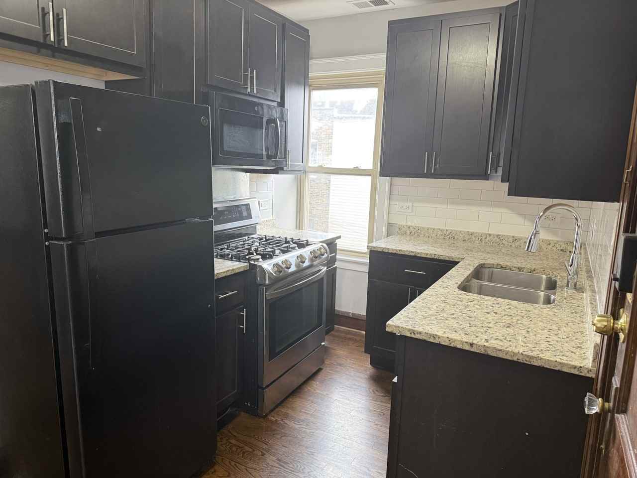 6800 S Rockwell St #2R - Photo 5 of 10