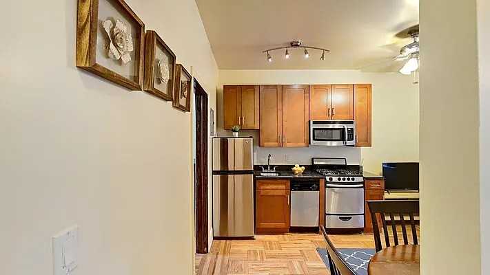 26 Broadway Ter #2A - Photo 4 of 8