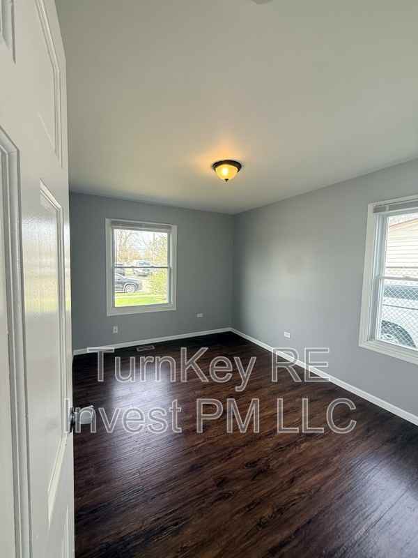 403 Montrose Dr - Photo 7 of 12