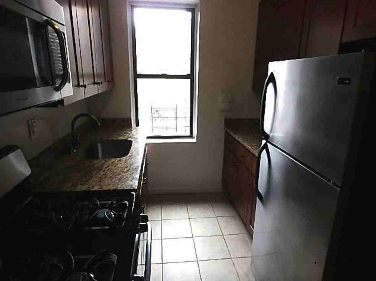 4328 39Th Pl - Photo 2 of 6