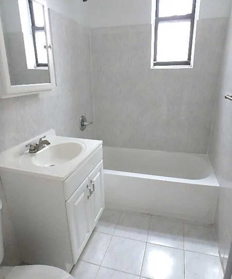 4328 39Th Pl - Photo 3 of 6