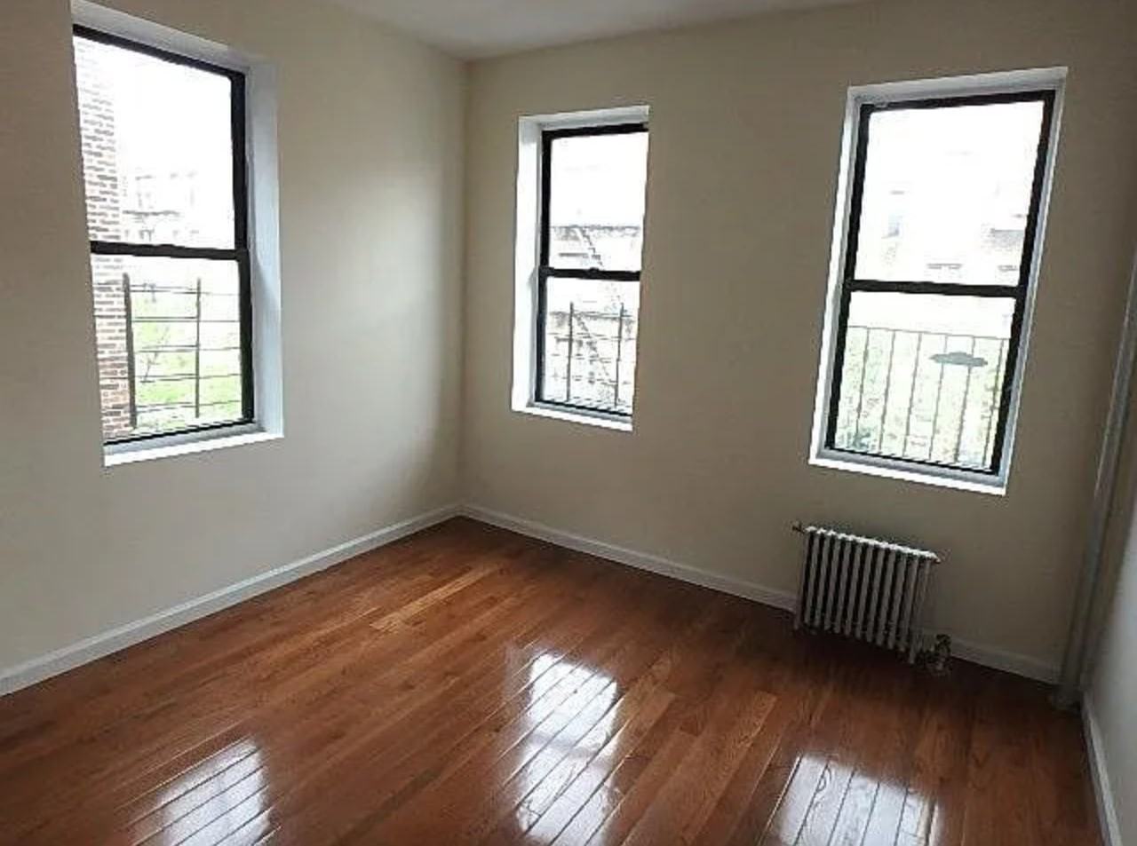 4328 39Th Pl - Photo 4 of 6