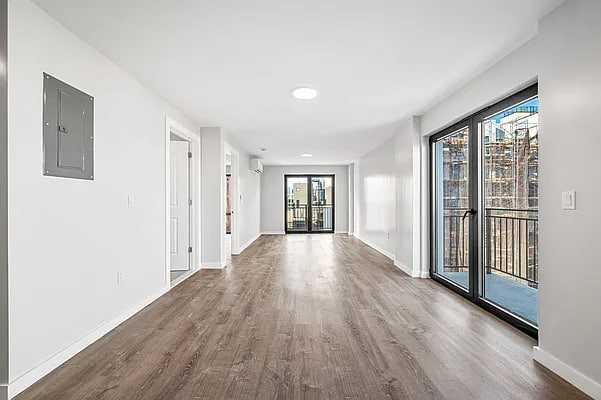 4334 53Rd St - Photo 3 of 6