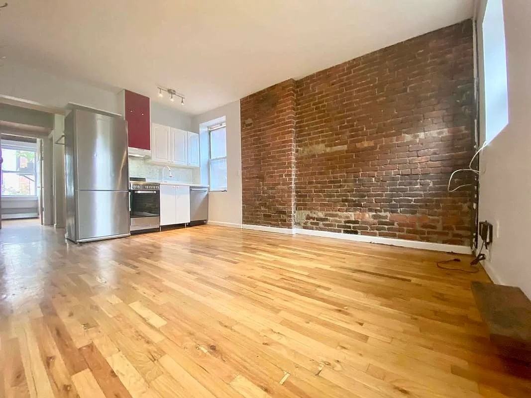 85 Clay St - Photo 3 of 8