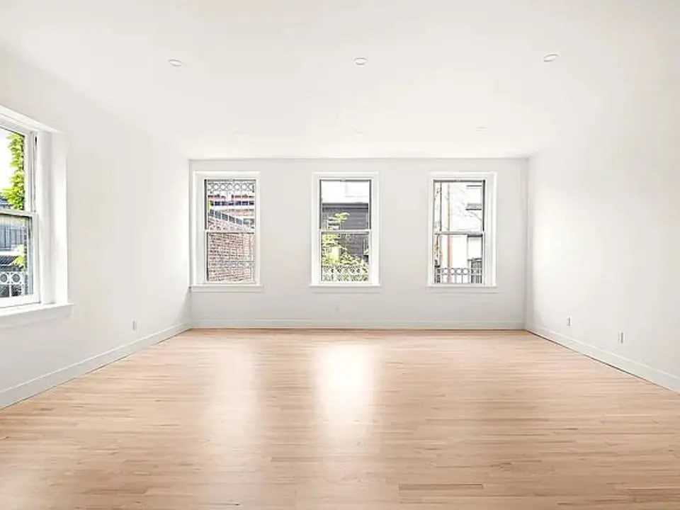 298 Elizabeth St Fl 3A - Photo 4 of 8