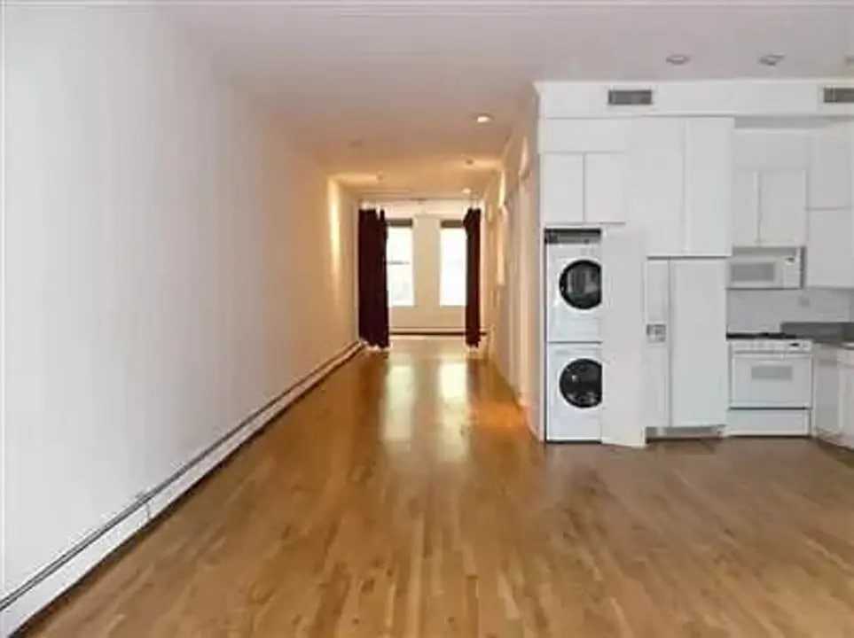 298 Elizabeth St Fl 3A - Photo 5 of 8